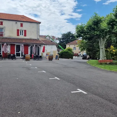 Domaine De Bernede Διαμέρισμα *